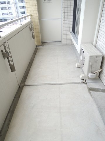 バルコニー　バルコニーからの眺めを楽しみながら食事をしませんか