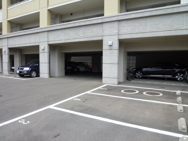 駐車場　駐車場に車を止められます