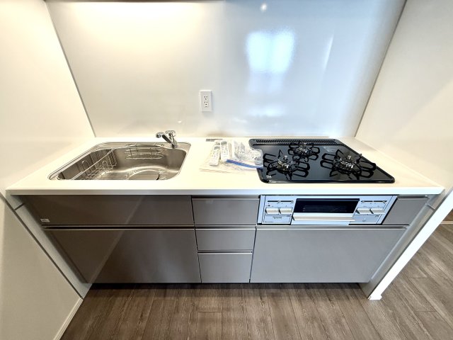 キッチン　グリル付きのシステムキッチンで料理が楽しくなります！