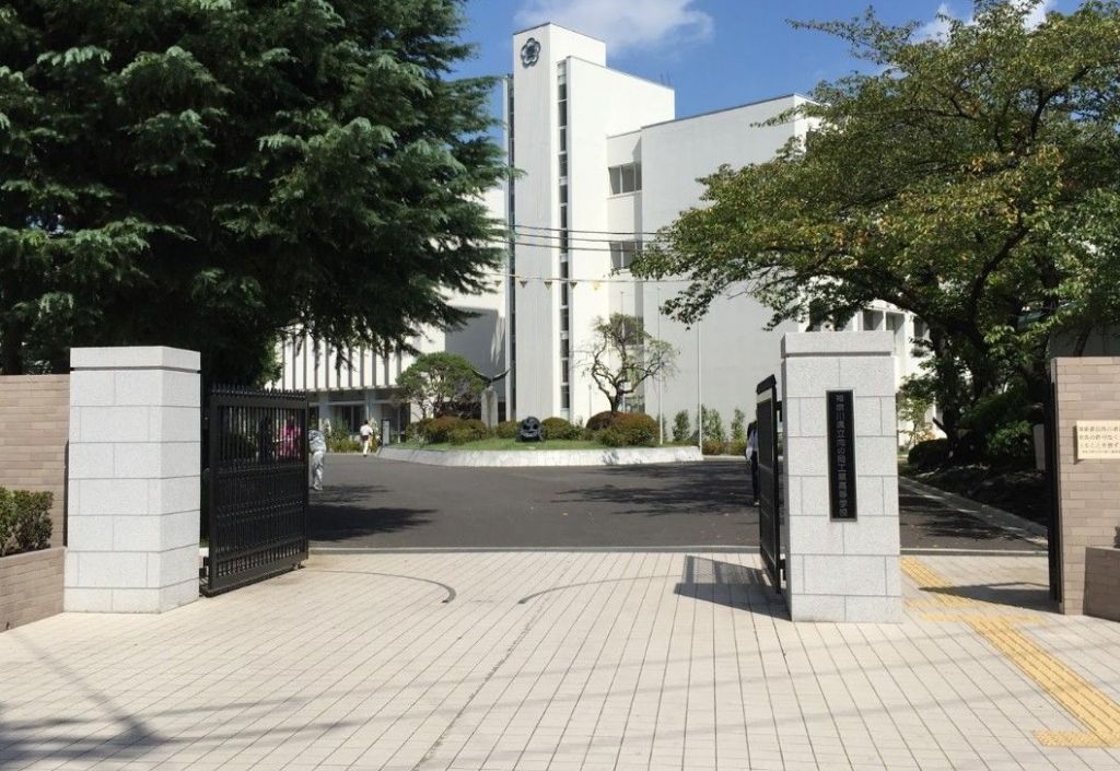 高校・高専　神奈川県立向の岡工業高校（高校・高専）まで8100m