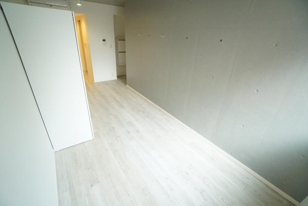 玄関　※同物件別号室の参考写真です。