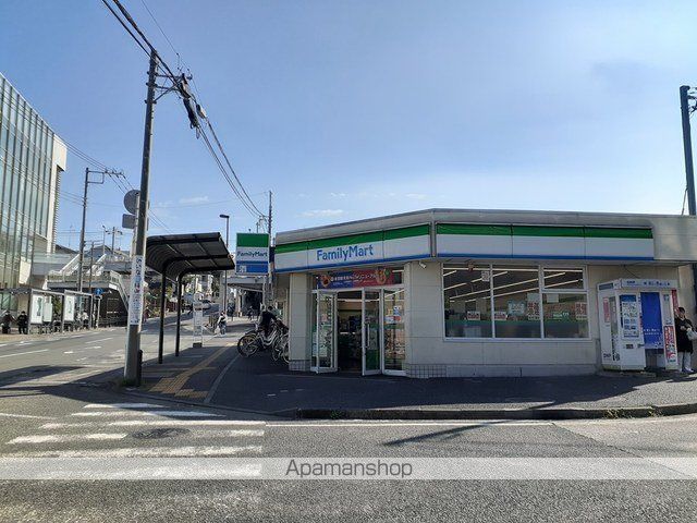 コンビニ　ＦａｍｉｌｙＭａｒｔ（コンビニ）まで399m