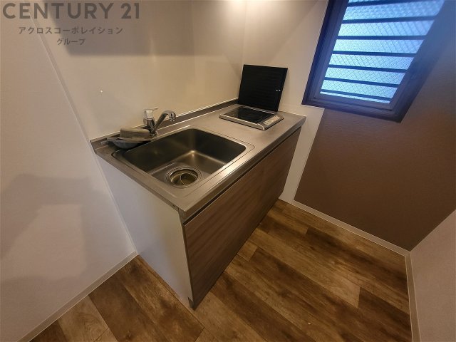 キッチン　収納スペースもあるコンパクトなキッチンです！