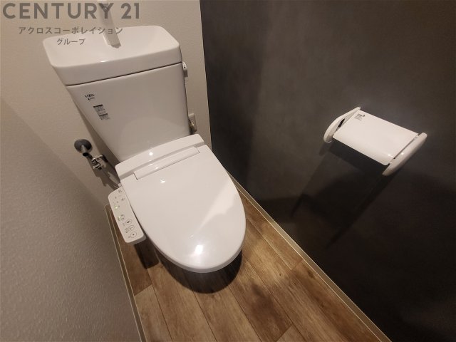 トイレ　温水洗浄便座付きのトイレです♪