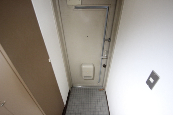 玄関　※別号室の写真です