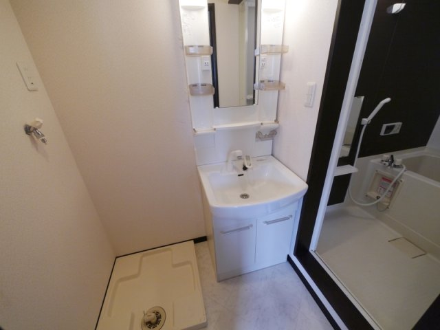 洗面設備　シンプルで使いやすい洗面台です！