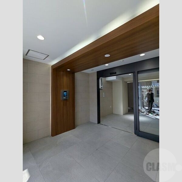 エントランス　オートロック・防犯カメラ付き