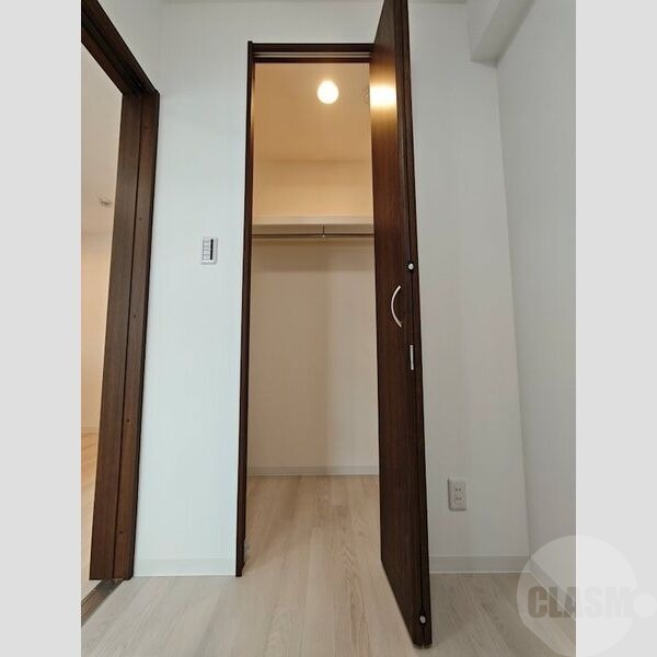 収納　奥行きのあるクローゼット収納