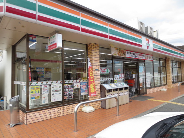 コンビニ　セブンイレブン（コンビニ）まで130m