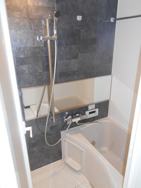 バス・シャワールーム　※別部屋参考写真