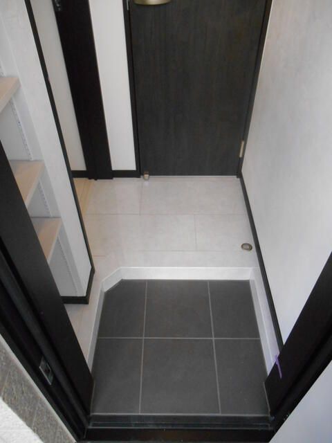 玄関　※別部屋参考写真