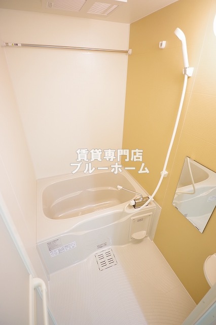 バス・シャワールーム　お風呂は浴室乾燥機付き！