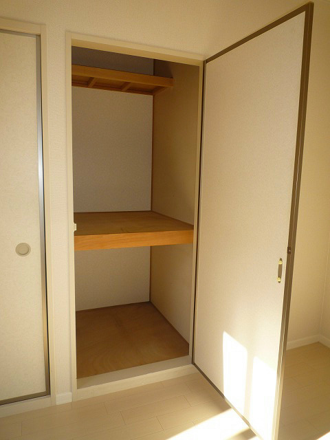 収納　写真は別号室です