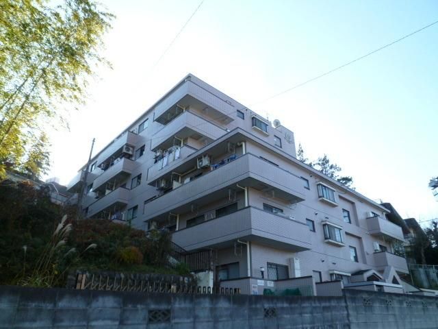 建物外観　☆緑豊かな立地です☆