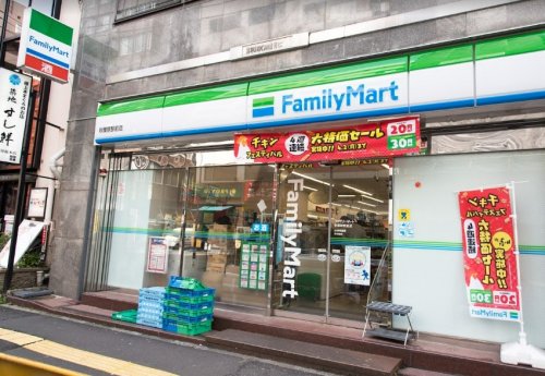 コンビニ　ファミリーマート 秋葉原駅前店（コンビニ）まで643m