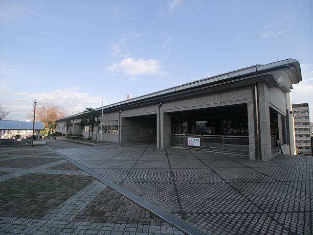 図書館　東広島市立中央図書館（図書館）まで655m