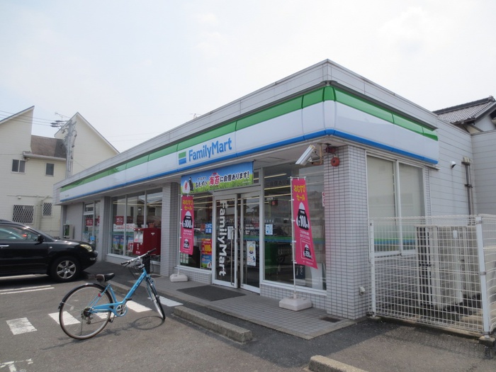 コンビニ　ファミリーマート（コンビニ）まで507m