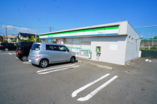 コンビニ　ファミリーマート 木津梅美台店（コンビニ）まで1196m