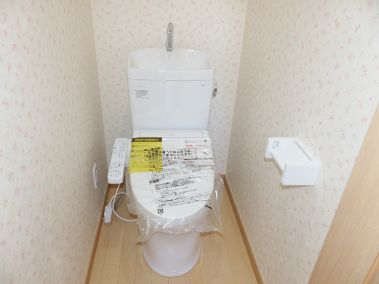 トイレ　温水洗浄機能付き！