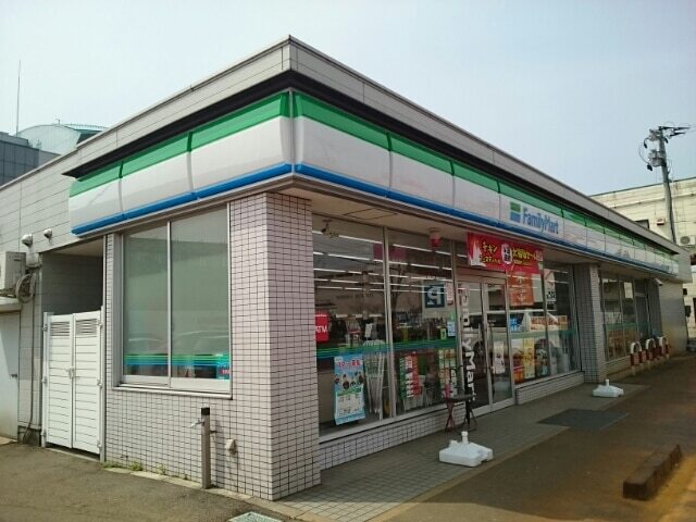 その他　ファミリーマート燕井土巻店（その他）まで800m
