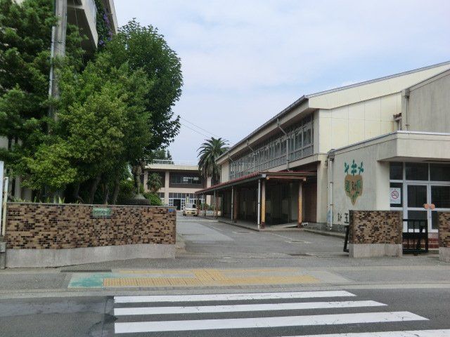 小学校　新玉小学校（小学校）まで1218m