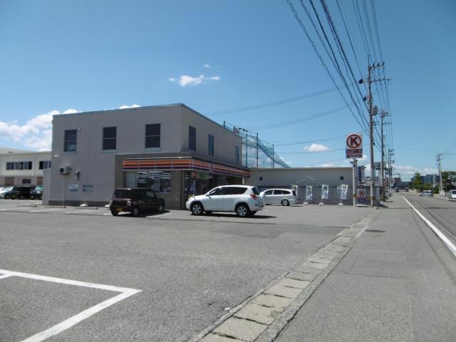 コンビニ　ファミリーマート徳島南沖洲五丁目店（コンビニ）まで572m