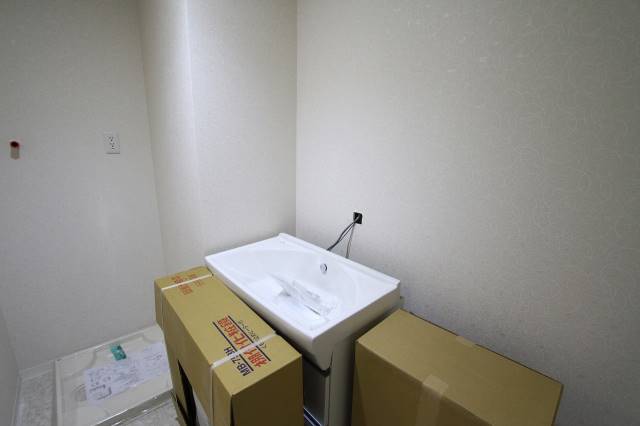 洗面設備　内装工事中の写真になります
