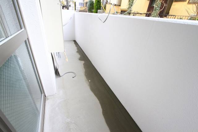 バルコニー　内装工事中の写真になります