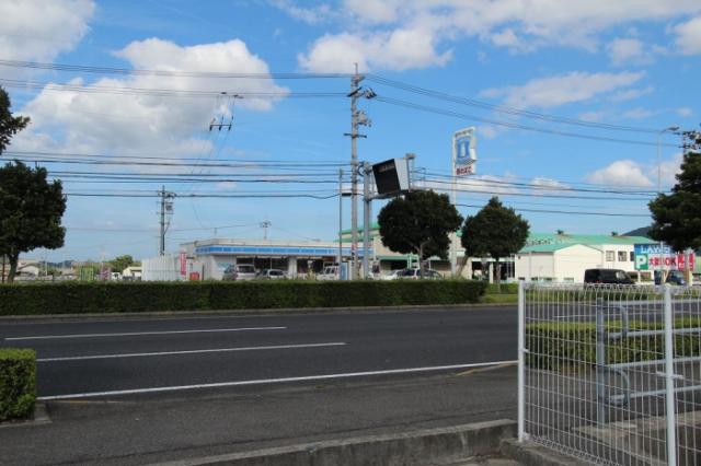 コンビニ　ローソン高松御厩店（コンビニ）まで881m