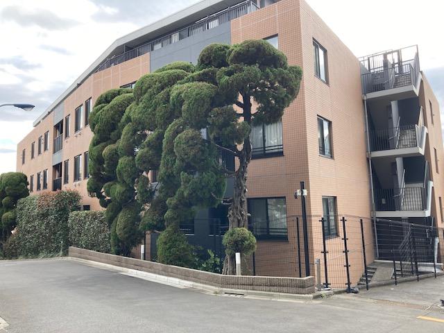 建物外観　外観　高台に立地