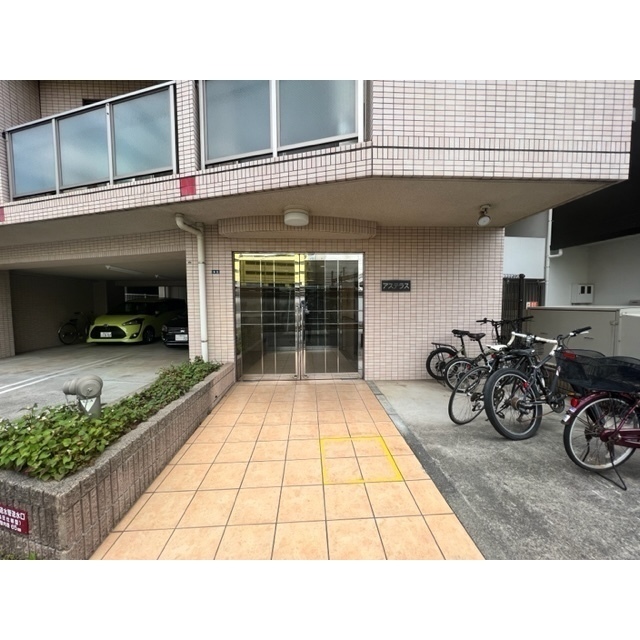 エントランス　女性も安心オートロック付エントランス