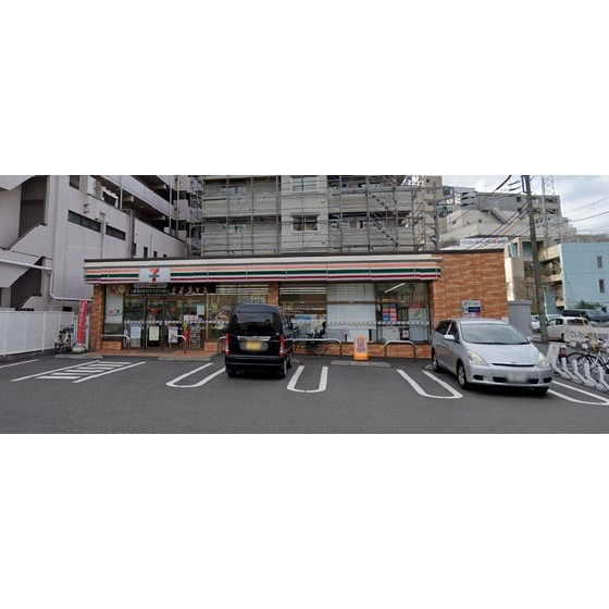 コンビニ　セブンイレブン横浜鶴見駅西店（コンビニ）まで371m