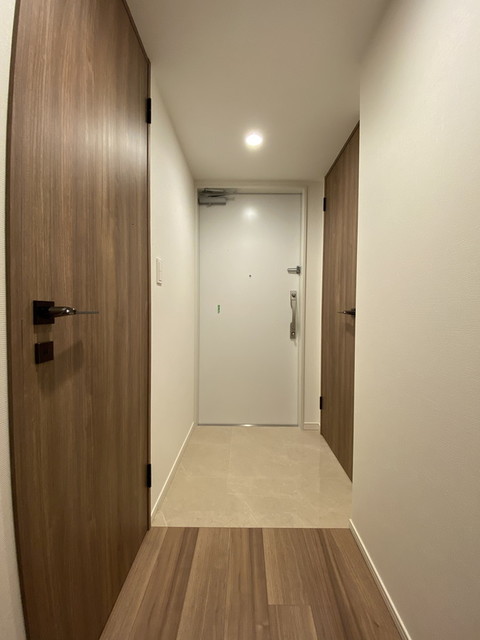 玄関　※写真は同タイプ住戸です。