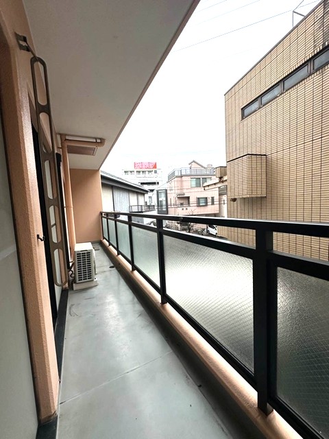 バルコニー　バルコニーは南向きです！お洗濯物はお昼からでも乾きそう☆3部