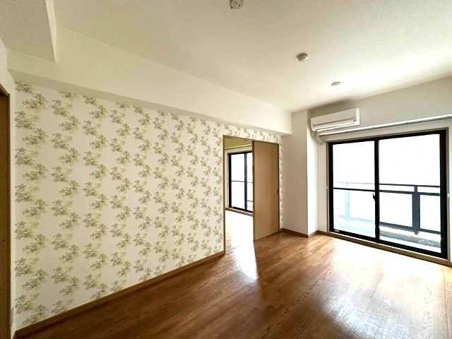 居室・リビング　南向きリビングダイニング7.5帖☆バルコニーに繋がるお部屋で