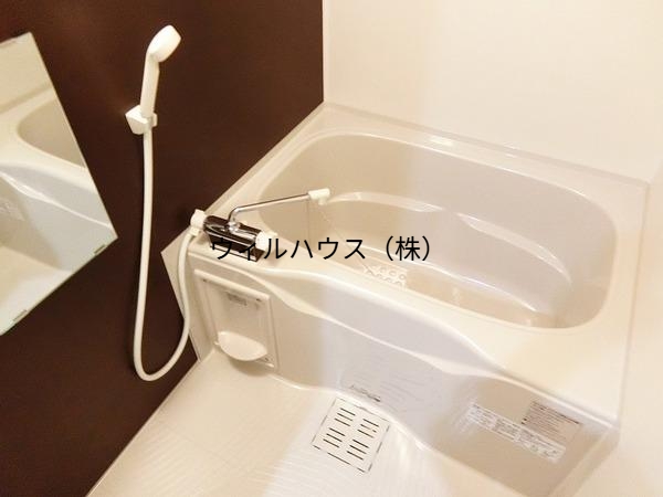 バス・シャワールーム　浴室乾燥機付きバス！
