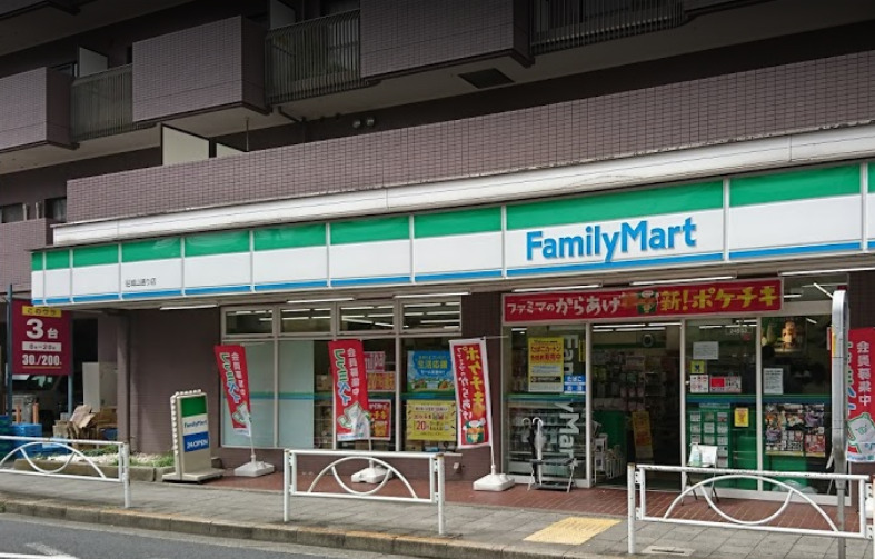 コンビニ　ファミリーマート 砧城山通り店（コンビニ）まで902m