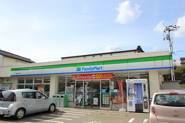 コンビニ　ファミリーマート　新寺四丁目店（コンビニ）まで240m