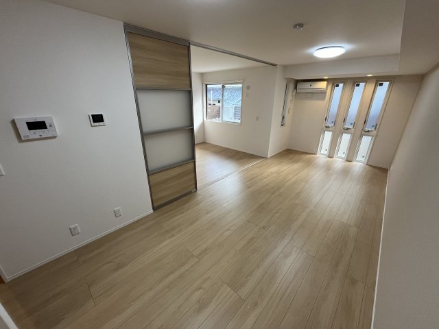居室・リビング　15.6帖の広いLDK。