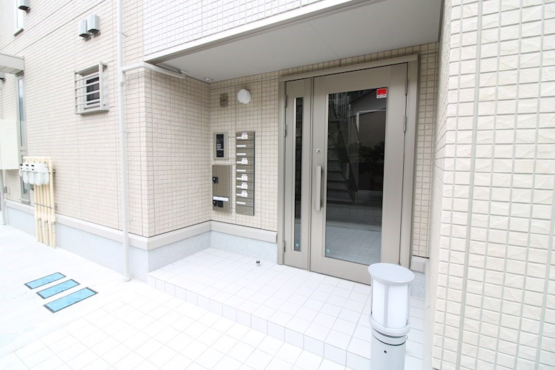 エントランス　オートロック付きの玄関です