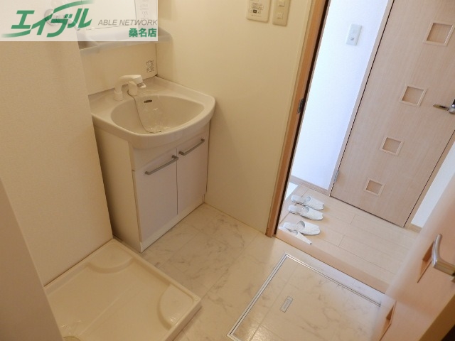 洗面設備　同型参考写真