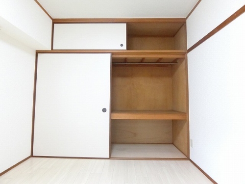 収納　中段撤去！コート掛けが可能になります！