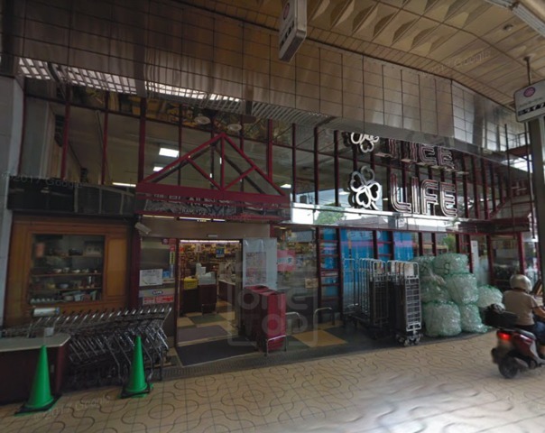 スーパー　ライフ　岡町店（スーパー）まで762m