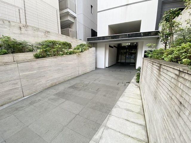 エントランス　お問合せは(株)タウンハウジングレジデンス事業部　赤坂店・…