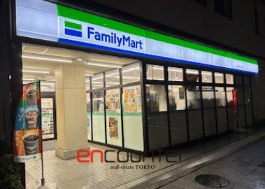 コンビニ　ファミリーマート小伝馬町大門通り店（コンビニ）まで10m