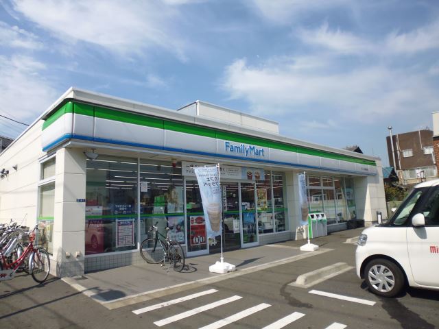 コンビニ　ファミリーマート（コンビニ）まで490m