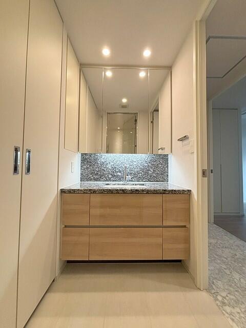 洗面設備　※写真は同タイプ住戸です。