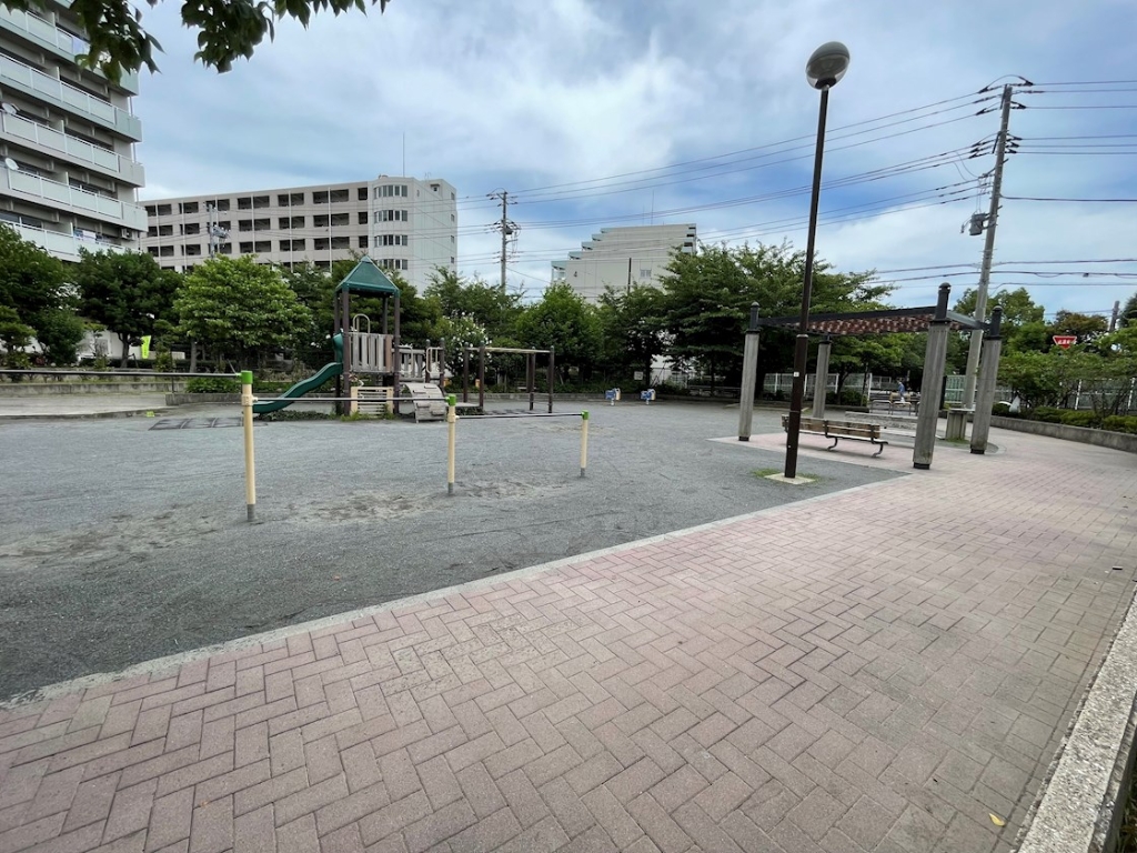 公園　蟹ヶ谷第3公園（公園）まで690m