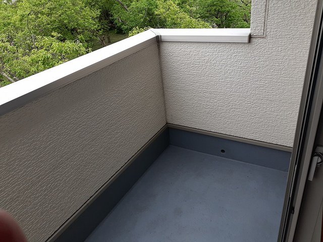 バルコニー　暖かな日差しのふりそそぐバルコニー