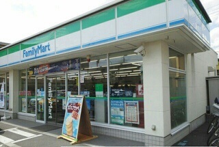 コンビニ　ファミリー越谷七左二丁目店（コンビニ）まで300m
